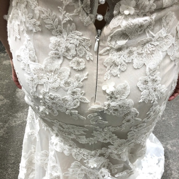 Oleg Cassini sleeveless beaded floral trumpet wedding gown with low back - Picture 14 of 17